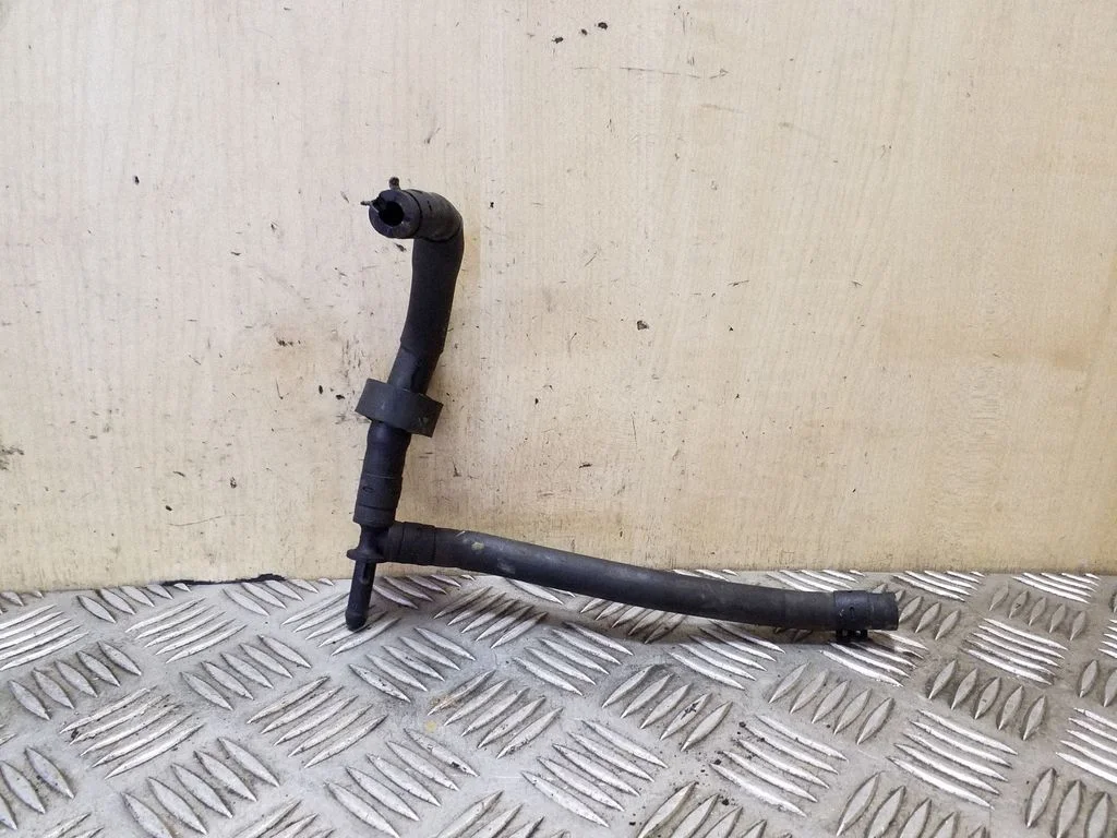 Engine coolant pipe/hose