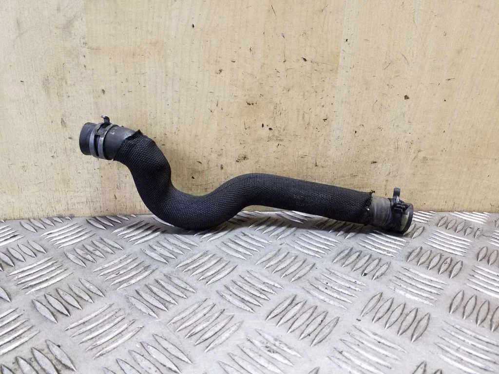 Engine coolant pipe/hose