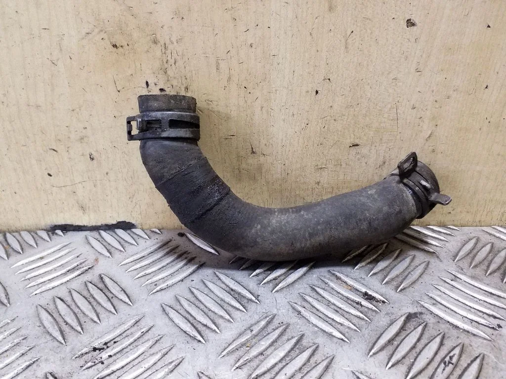 Engine coolant pipe/hose