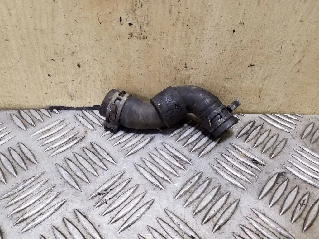 Engine coolant pipe/hose