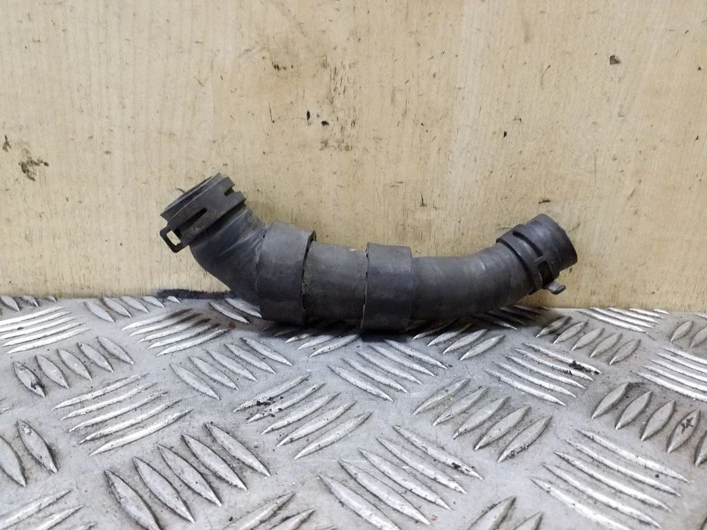 Engine coolant pipe/hose