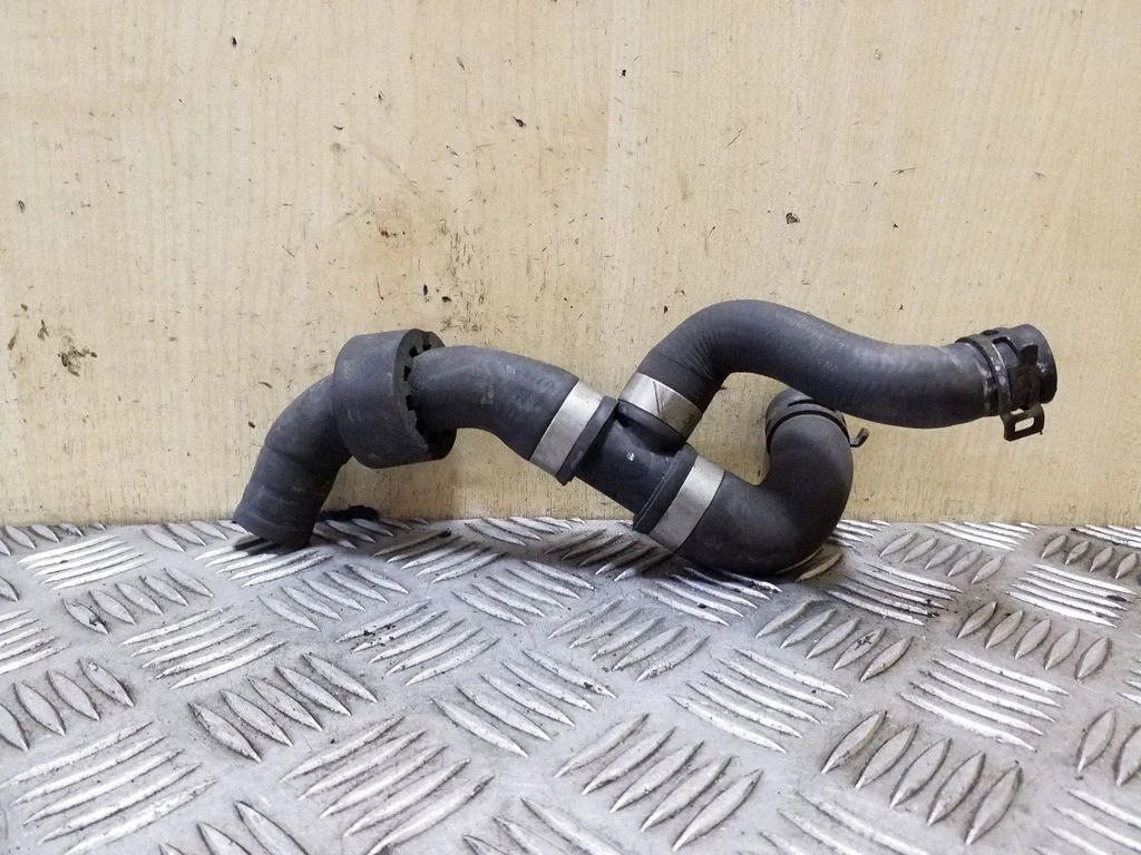 Engine coolant pipe/hose 04L122073B
