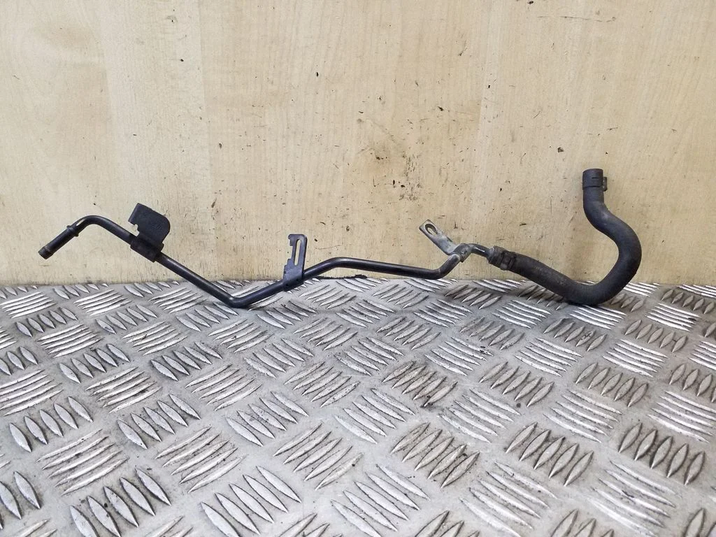 Engine coolant pipe/hose 04L121070D