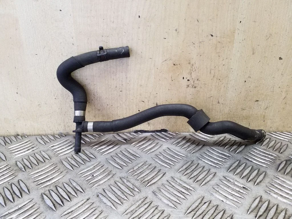 Engine coolant pipe/hose