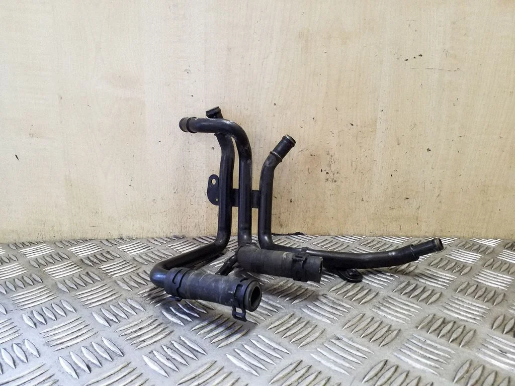 Engine coolant pipe/hose 04L121064G