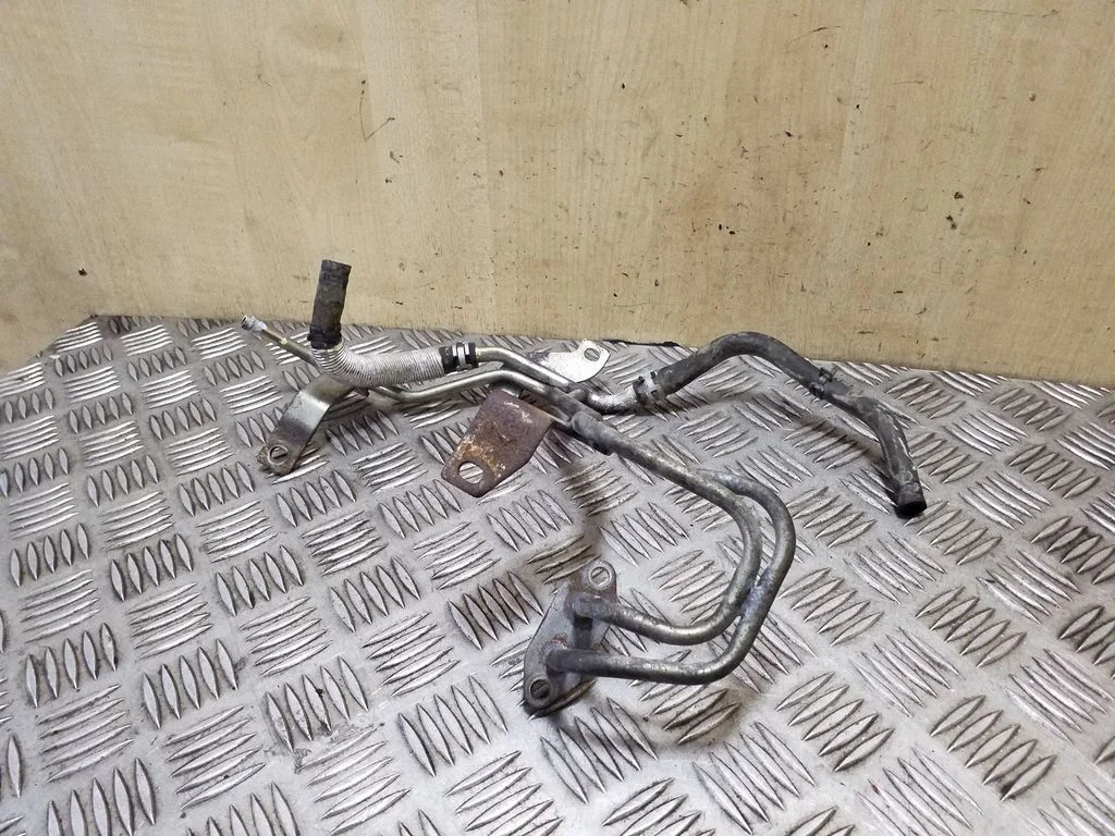 Engine coolant pipe/hose