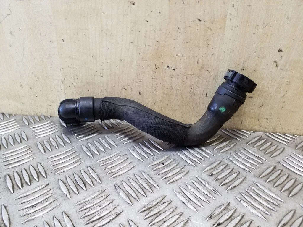 Engine coolant pipe/hose
