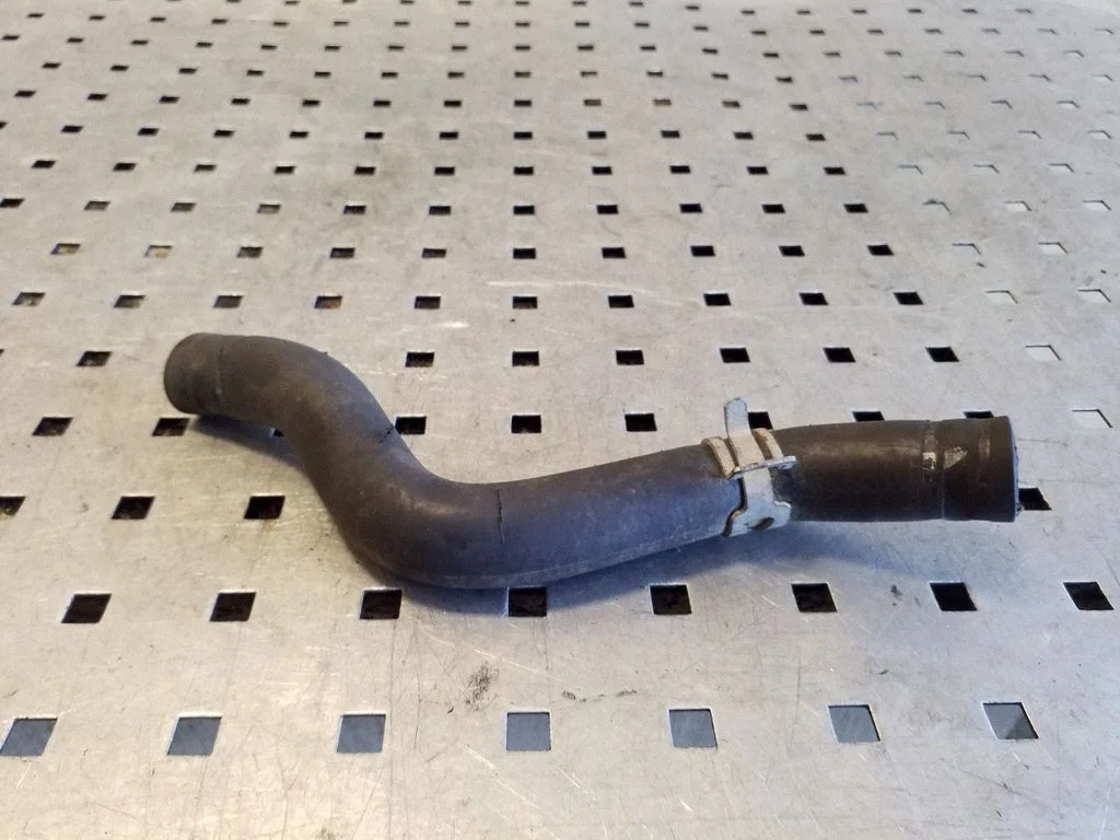Engine coolant pipe/hose