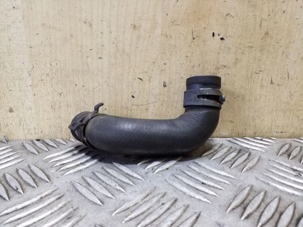 Engine coolant pipe/hose