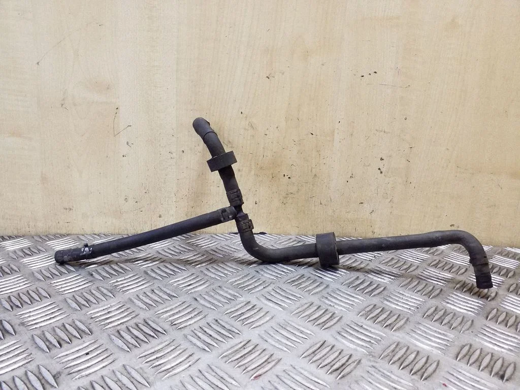 Engine coolant pipe/hose