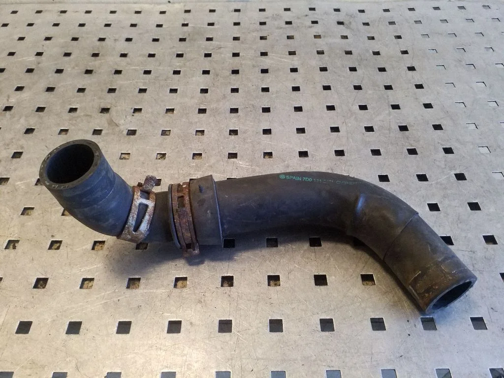 Engine coolant pipe/hose 7D0121312L