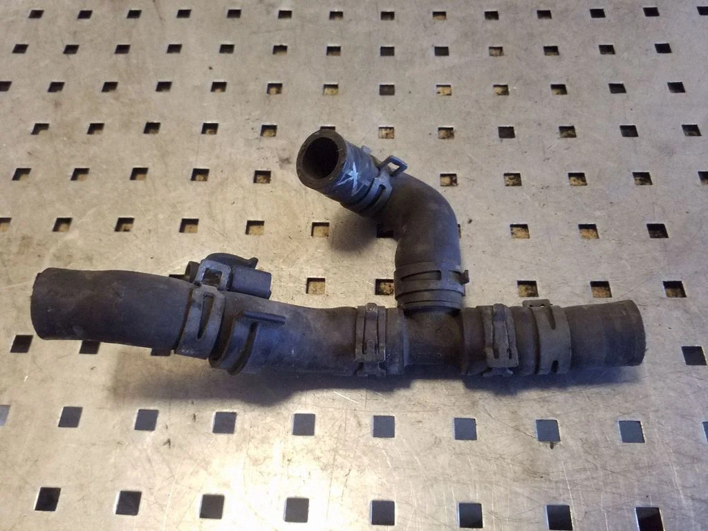 Engine coolant pipe/hose N90760601