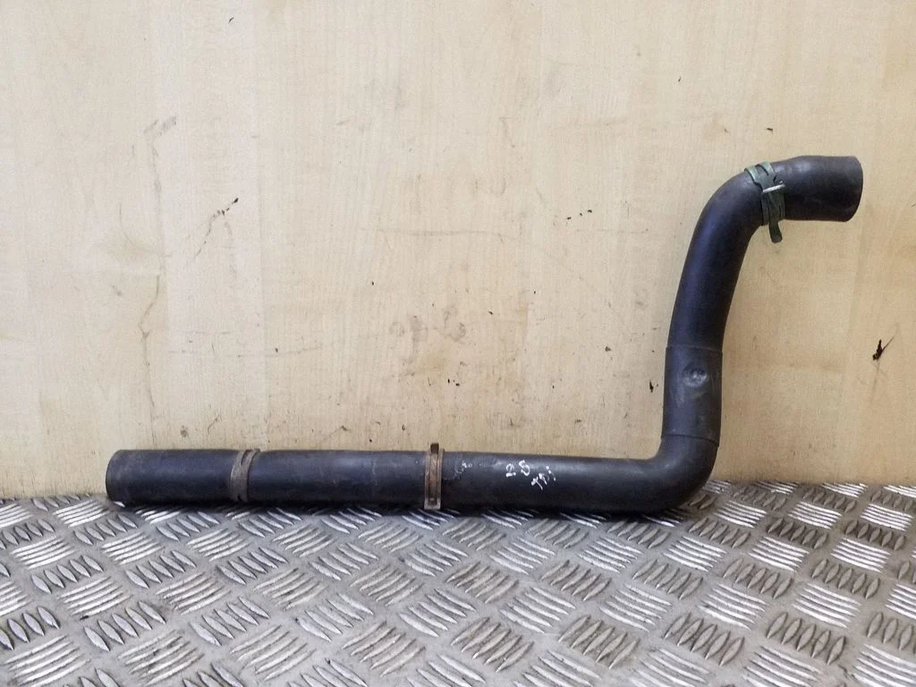 Engine coolant pipe/hose