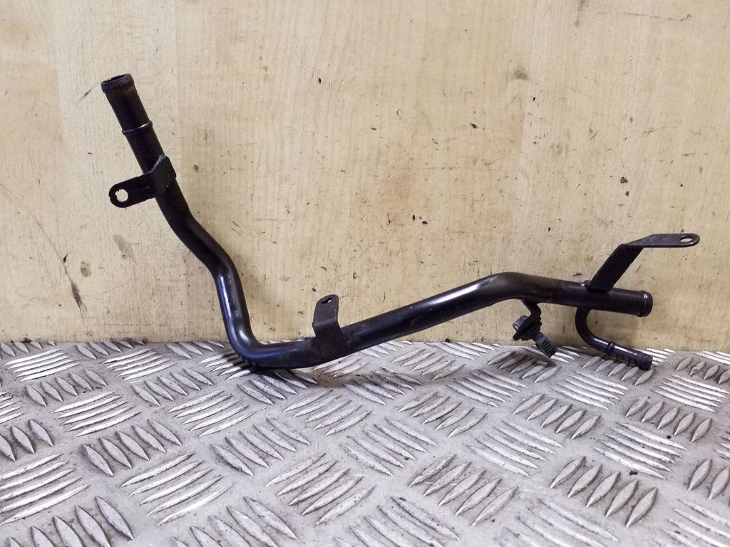 Engine coolant pipe/hose