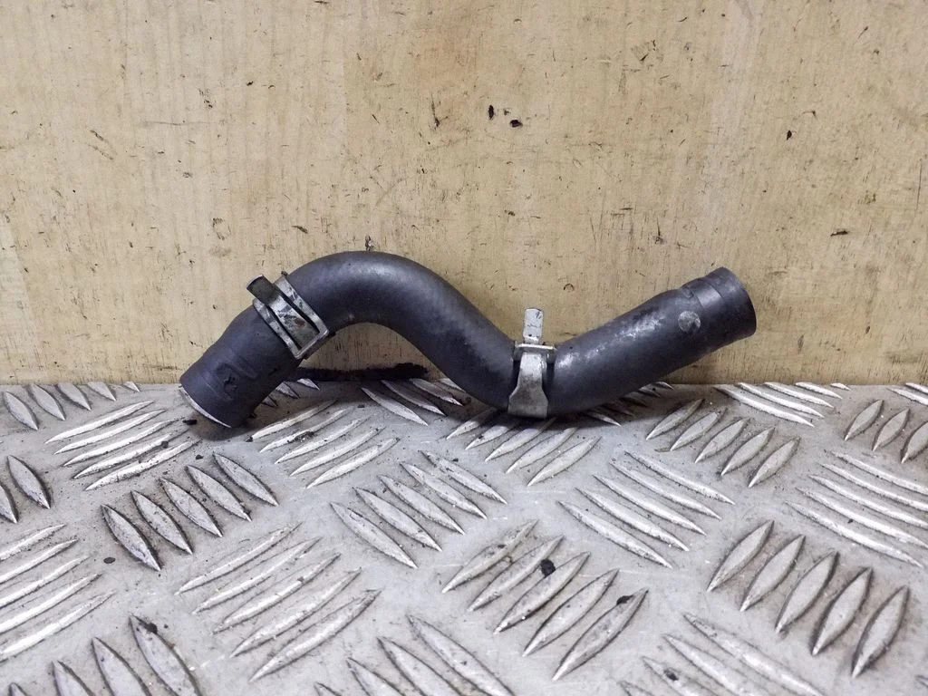 Engine coolant pipe/hose