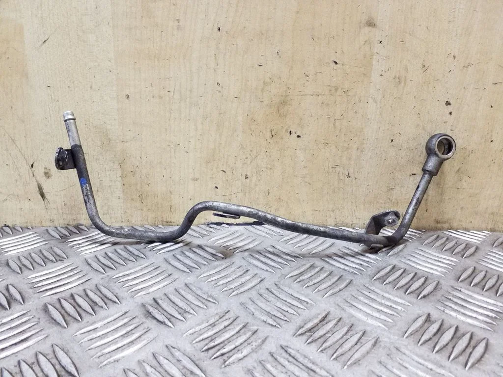 Engine coolant pipe/hose