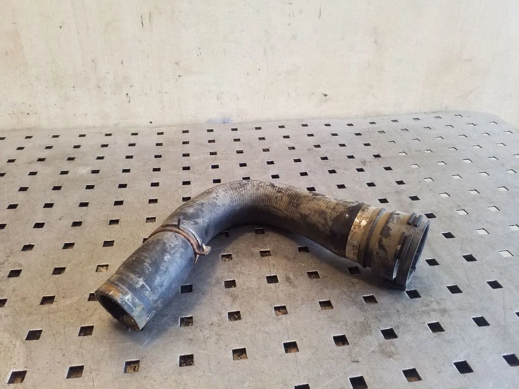 Engine coolant pipe/hose 4F0121101