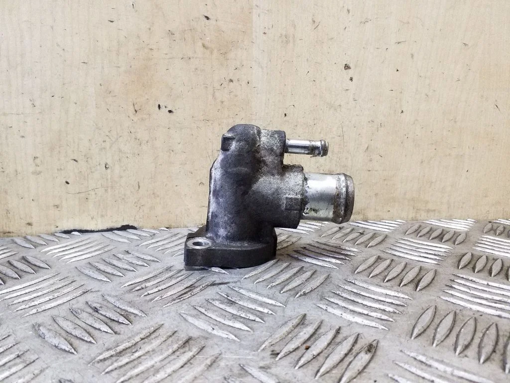 Engine coolant pipe/hose