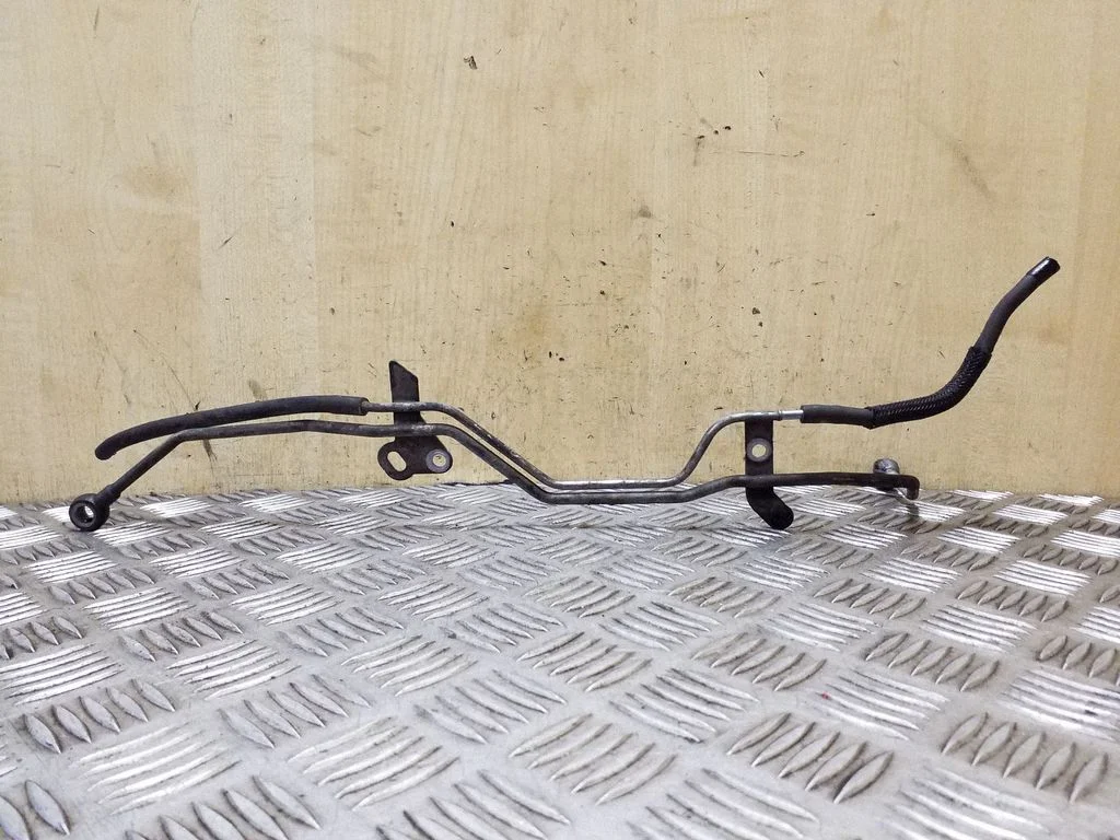 Engine coolant pipe/hose
