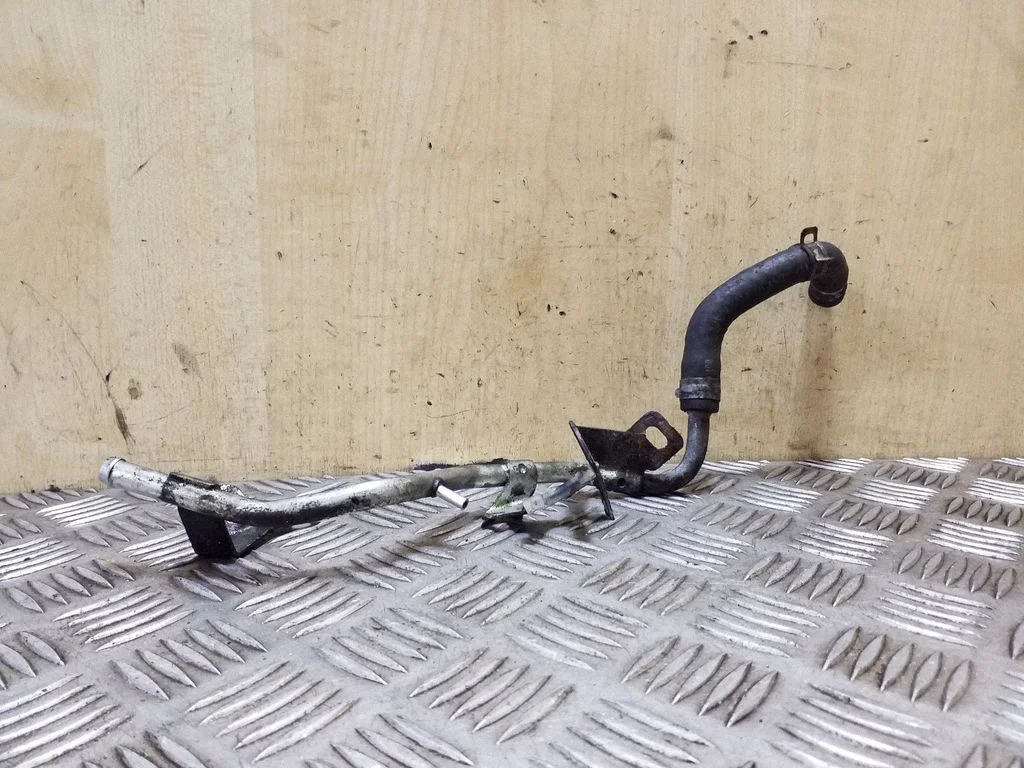 Engine coolant pipe/hose