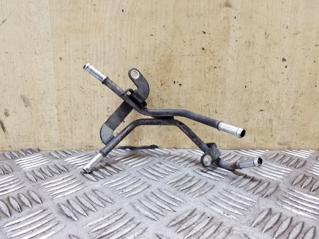 Engine coolant pipe/hose