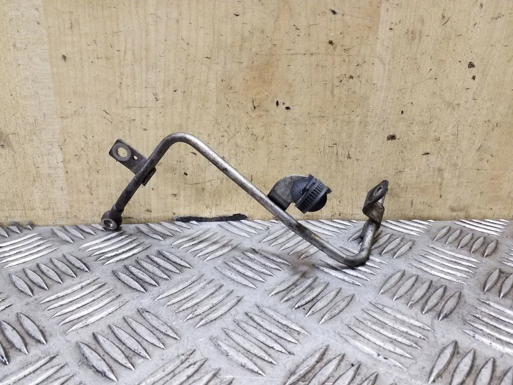 Engine coolant pipe/hose