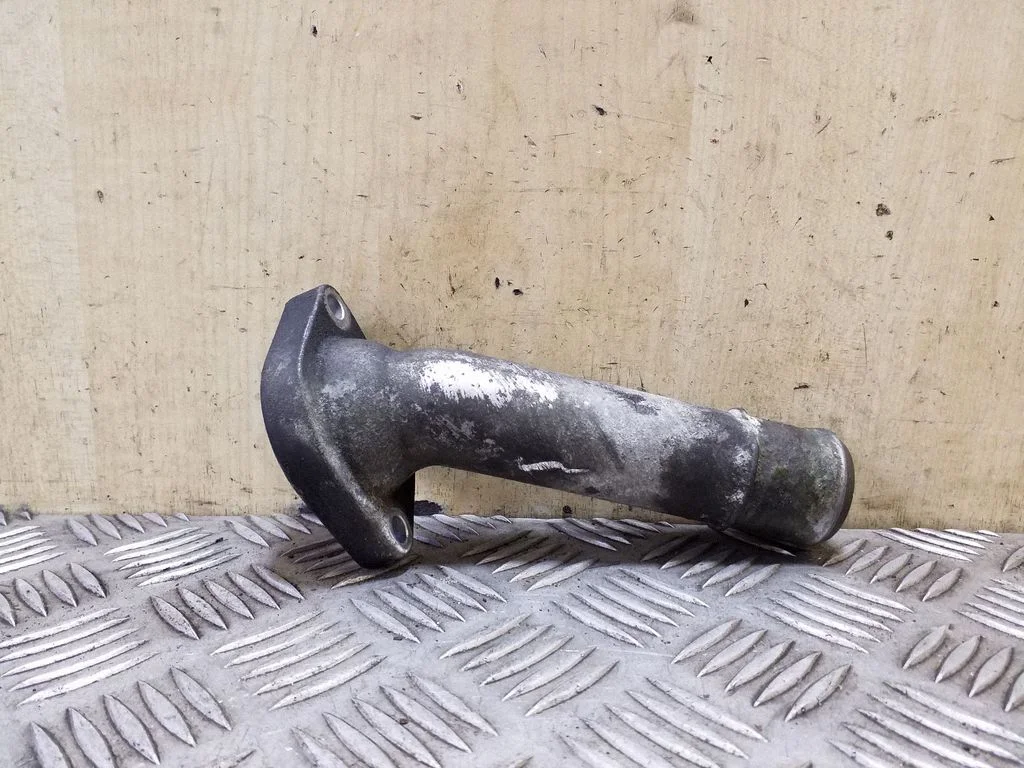 Engine coolant pipe/hose