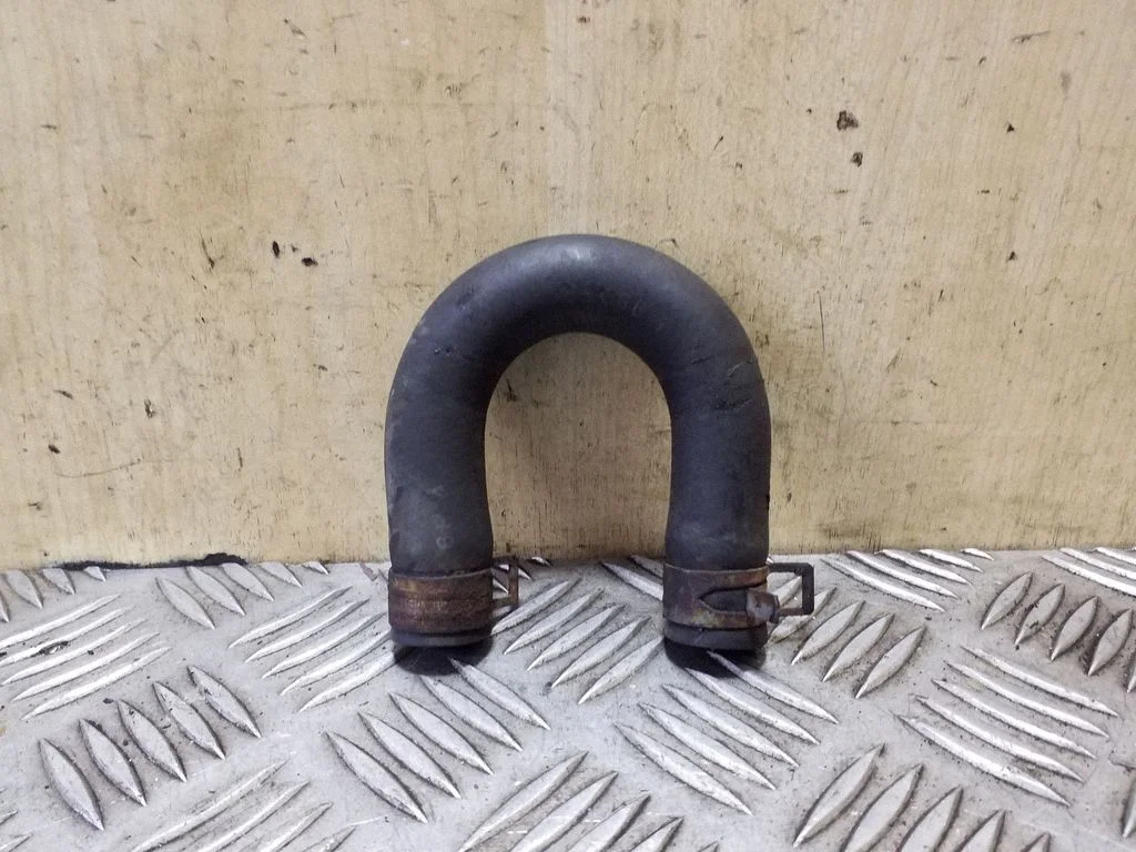 Engine coolant pipe/hose