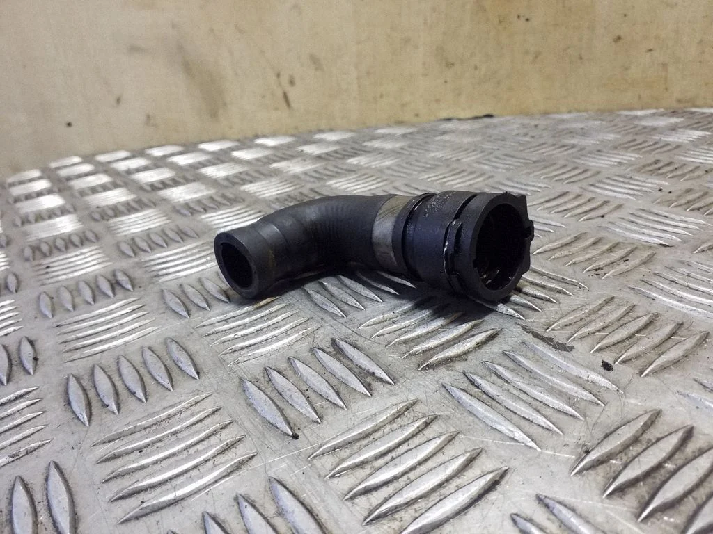 Engine coolant pipe/hose