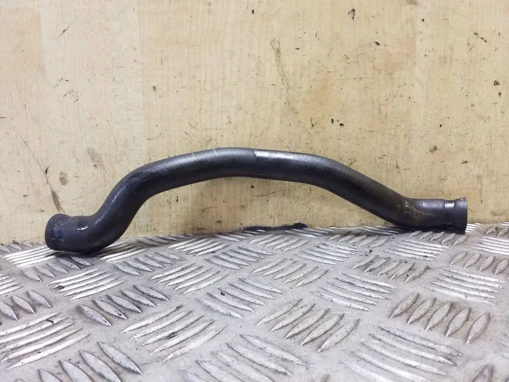 Engine coolant pipe/hose