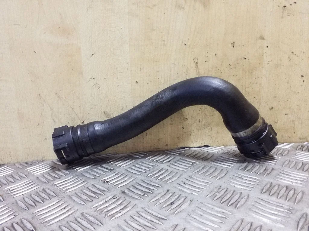 Engine coolant pipe/hose