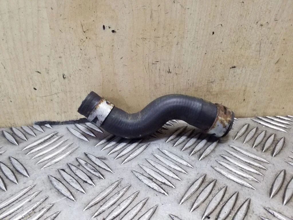 Engine coolant pipe/hose