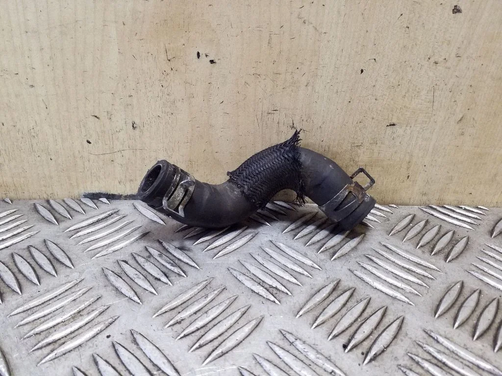 Engine coolant pipe/hose
