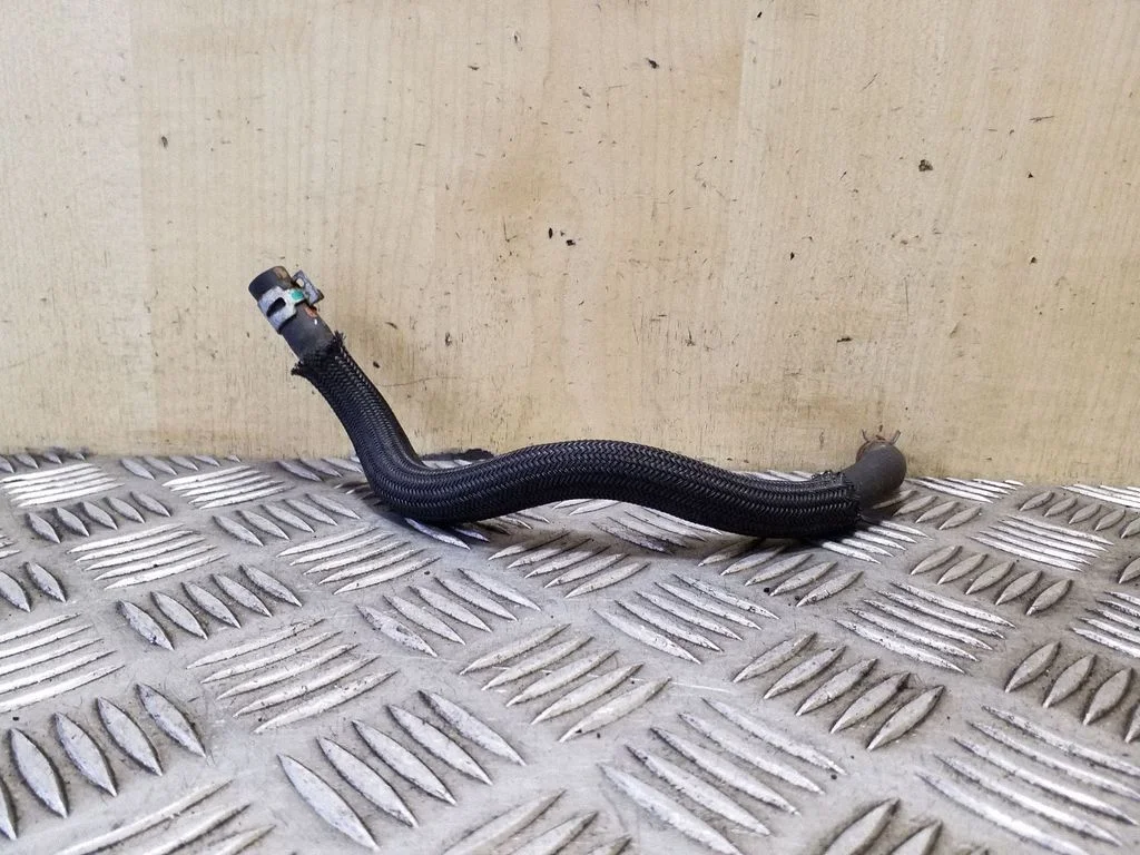 Engine coolant pipe/hose