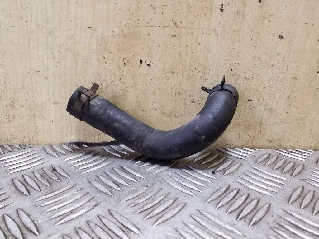 Engine coolant pipe/hose