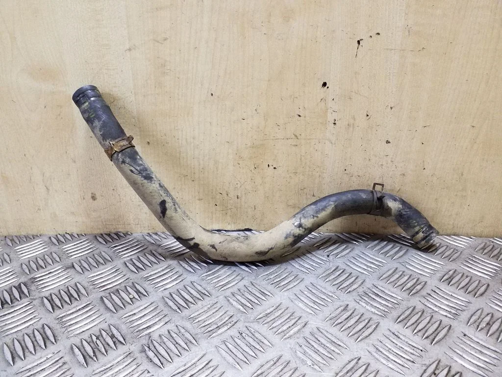 Engine coolant pipe/hose