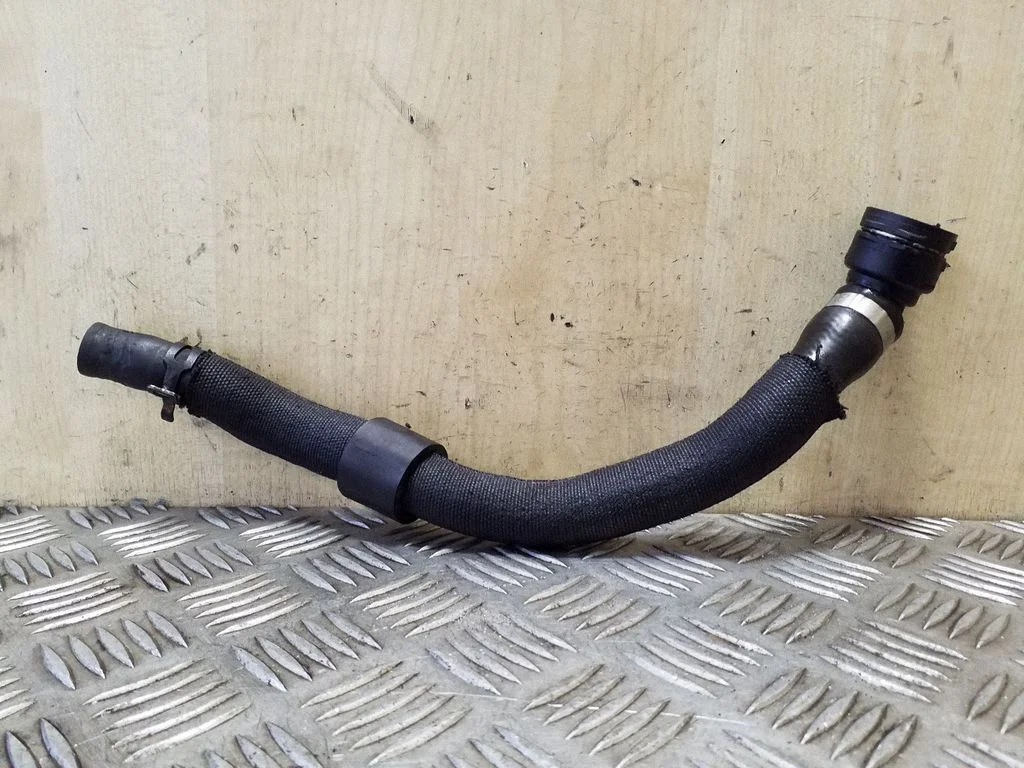 Engine coolant pipe/hose