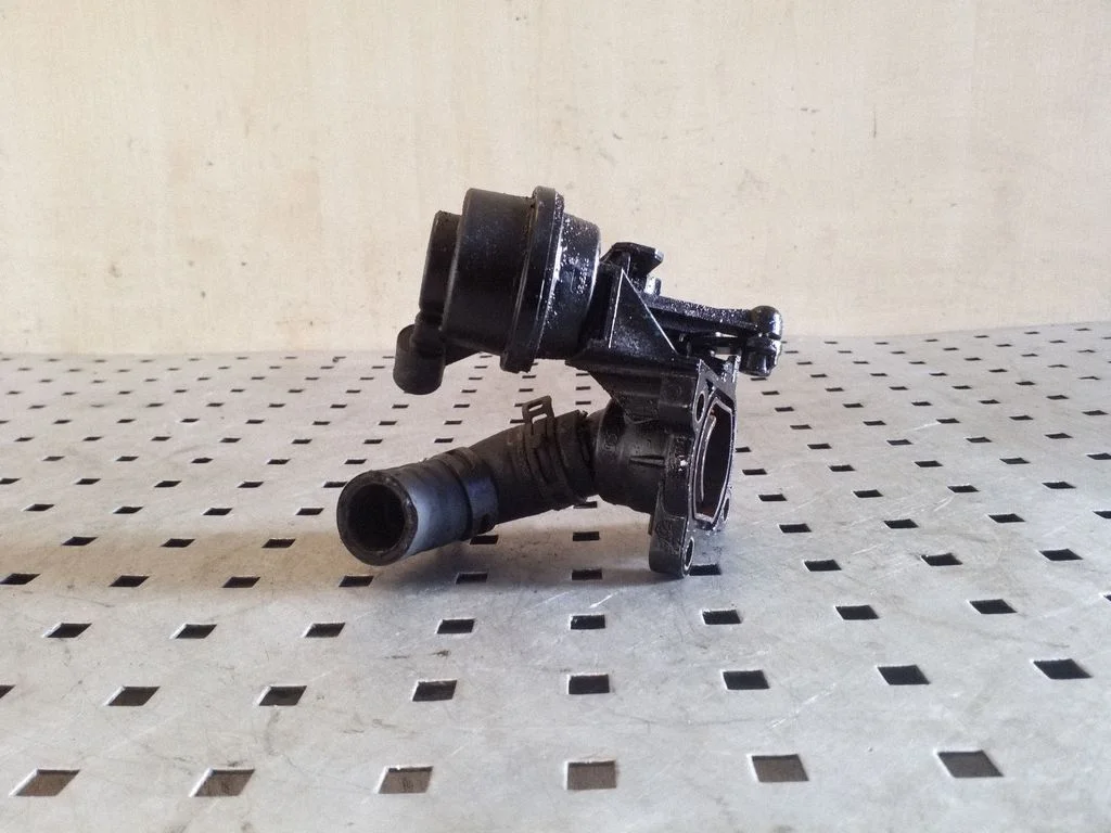 Engine coolant pipe/hose 059121737