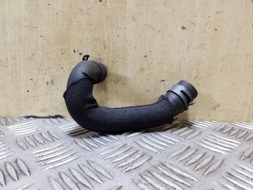 Engine coolant pipe/hose