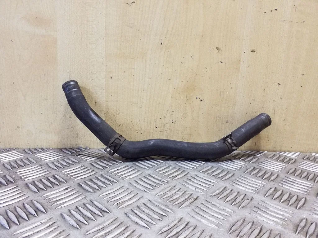 Engine coolant pipe/hose