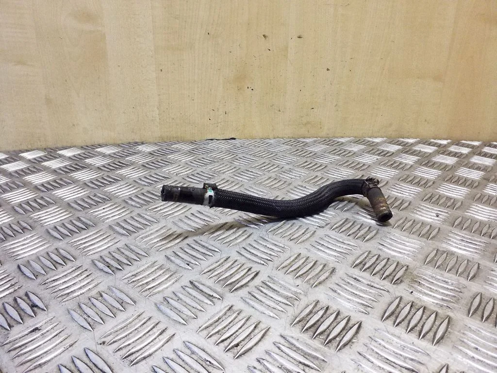 Engine coolant pipe/hose