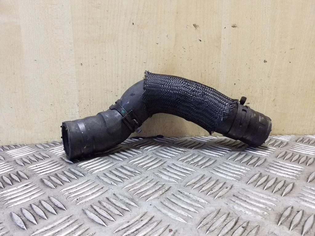 Engine coolant pipe/hose