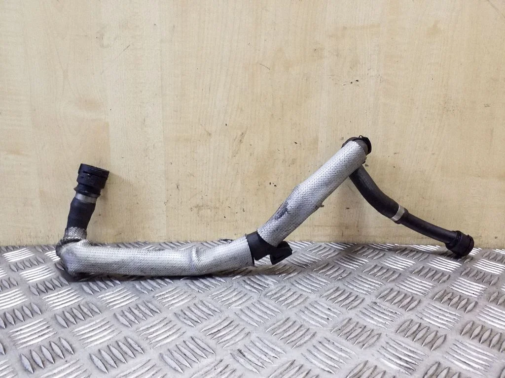 Engine coolant pipe/hose 7P6122109