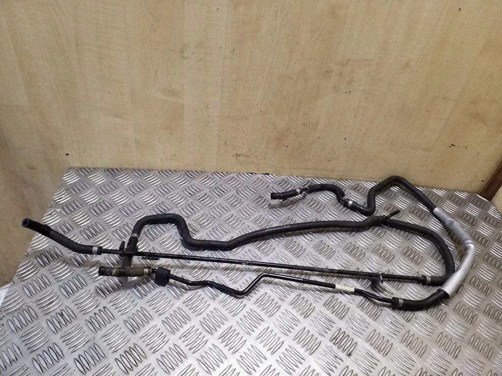 Engine coolant pipe/hose 7P6122447T