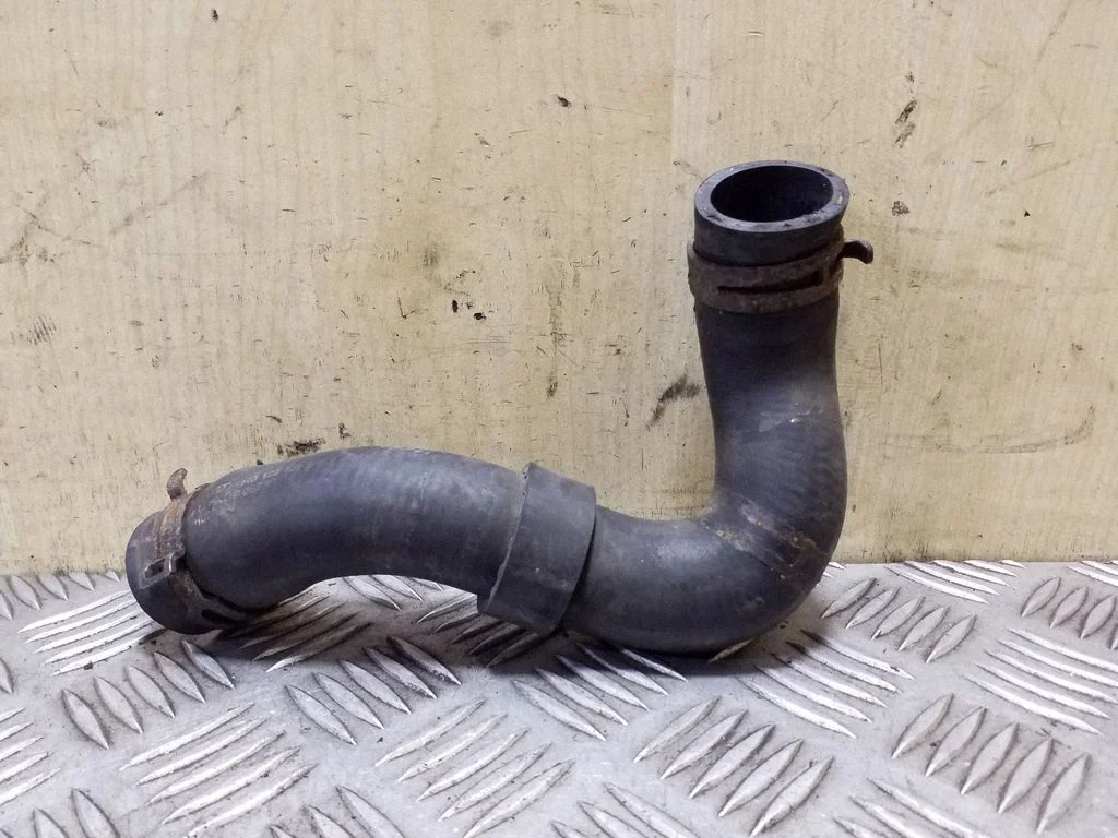 Engine coolant pipe/hose 7H0122101E