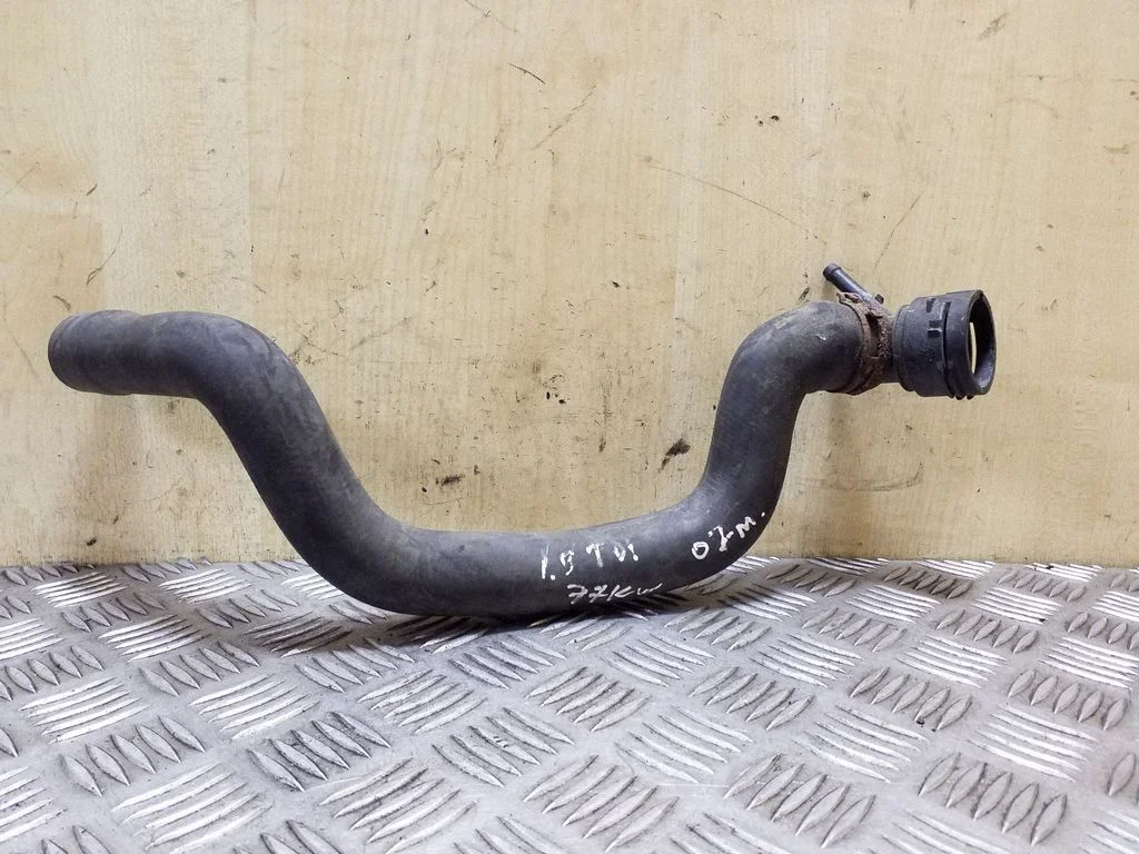 Mootori jahutusvedeliku toru / voolik