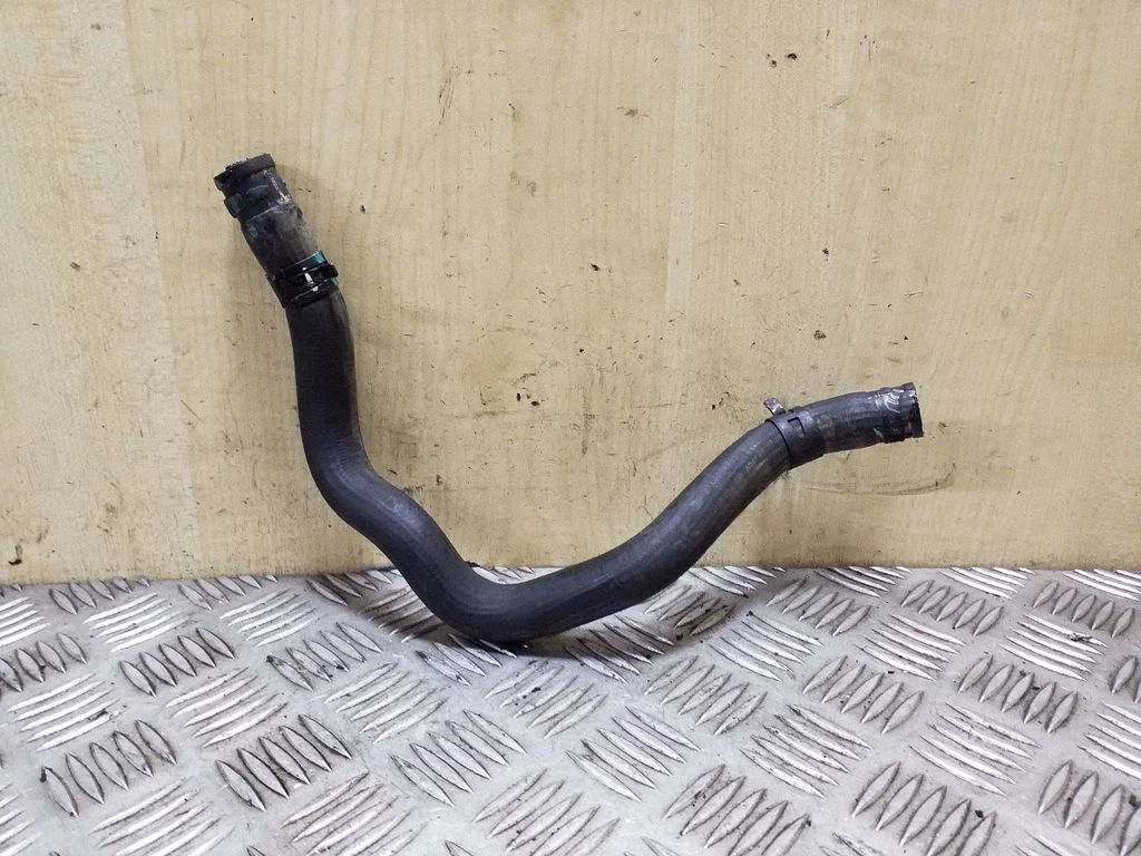 Engine coolant pipe/hose