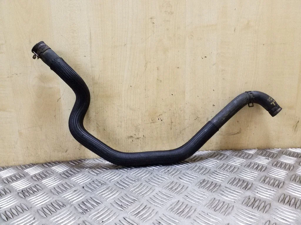 Engine coolant pipe/hose