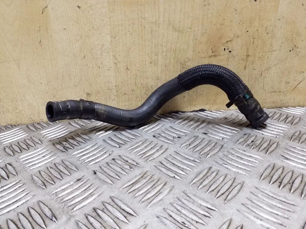 Engine coolant pipe/hose