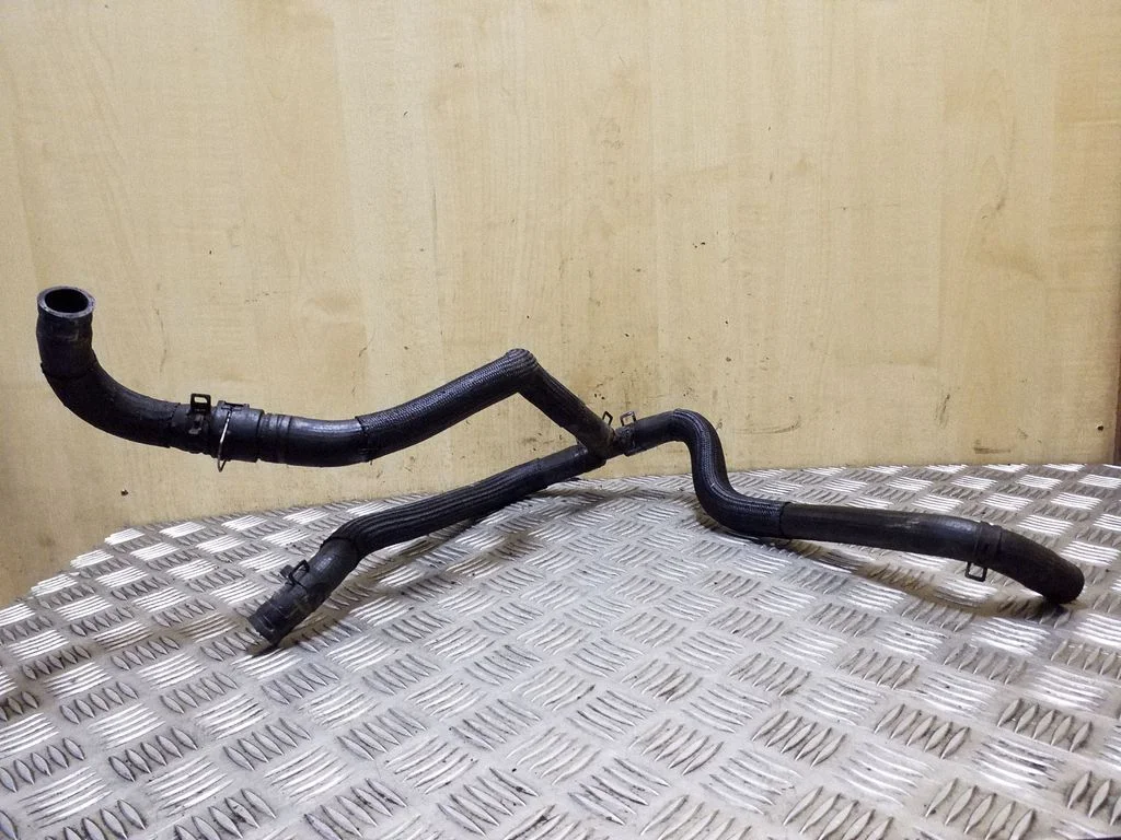 Engine coolant pipe/hose